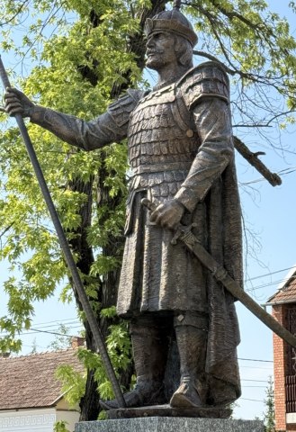 Prince Árpád 5/4 statue bronze granite Sitting Szabadság square