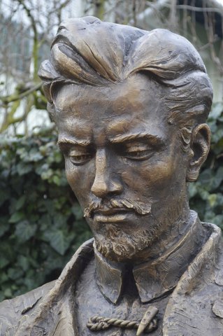 Petőfi Sándor félalakos bronzszobor Bordány