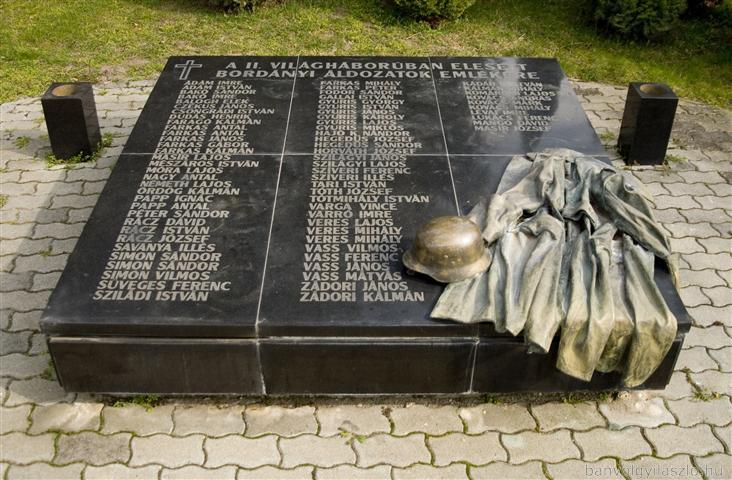 Споменик II. Светског рата бронза, гранит (Бордањ)