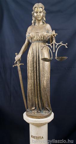 Justitia bronzszobor Szeged