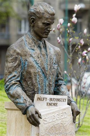 Pálfy-Budinszky Endre bronzszobor Szeged