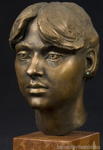 Leány türkizzel bronzportré