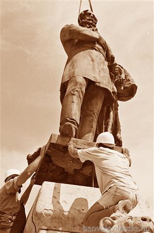 Споменик Кошут Лајош Мако